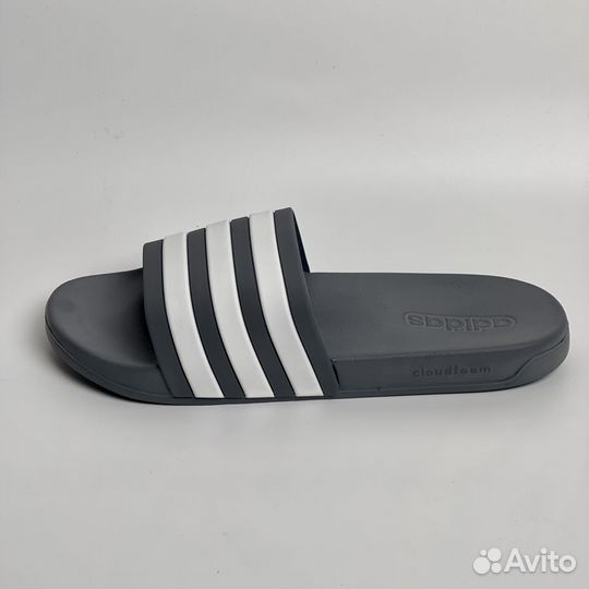 Тапочки / сланцы Adidas