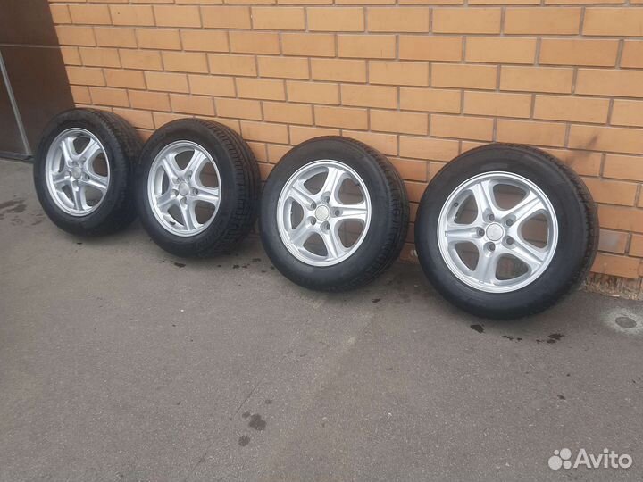 Колеса в сборе r16 летние 5 114.3 ступица 67.1