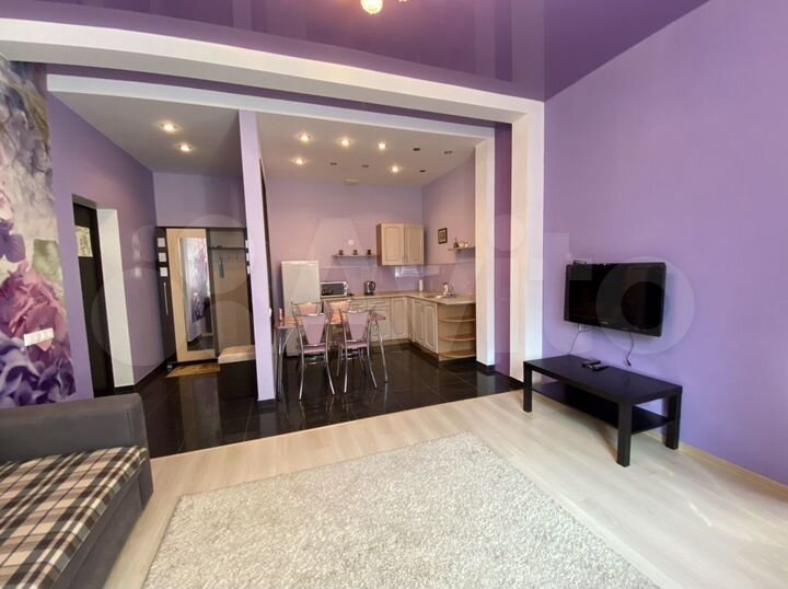 2-к. квартира, 42 м², 1/6 эт.