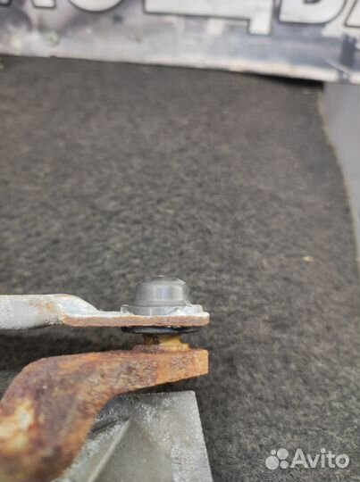 Трапеция стеклоочистителей Audi 100 C4