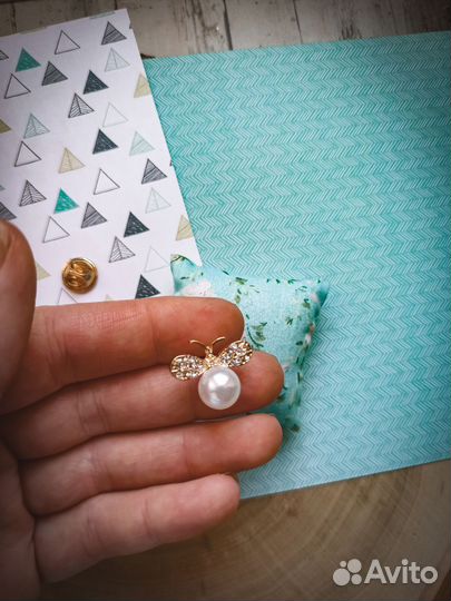 Брошь пчела