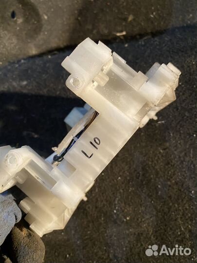 Кронштейн подрулевой mitsubishi lancer 10