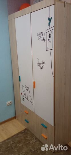 Шкаф трехстворчатый