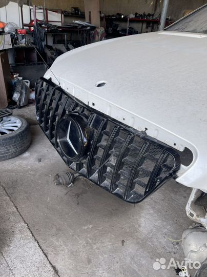 W 212 решётка радиатора