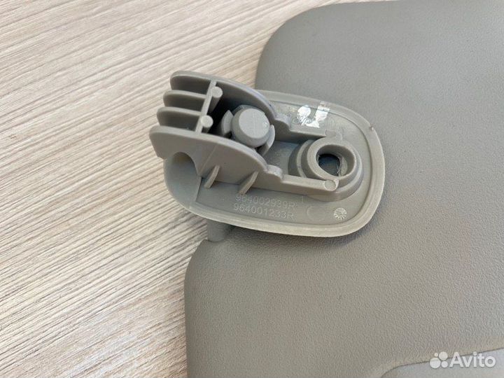 Козырек солнцезащитный правый Renault Logan