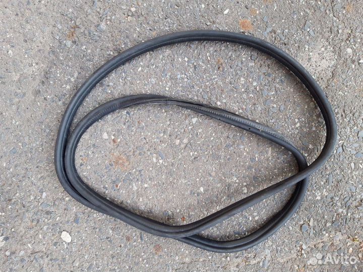 Уплотнитель багажника Mercedes W220