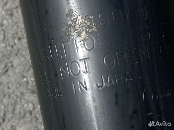 Амортизаторы KYB 335040 335041