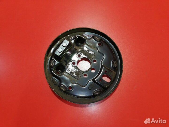 Тормозной щит задний правый Volkswagen Polo 602