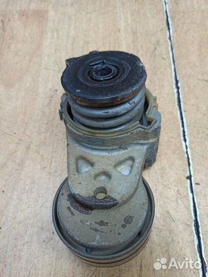 Натяжной ролик приводного ремня Opel Astra H