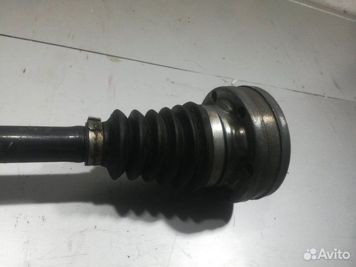 Привод (полуось) левый Skoda Octavia A5 2004-2013