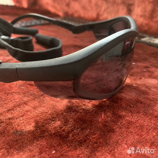 Солнцезащитные очки с шнурком