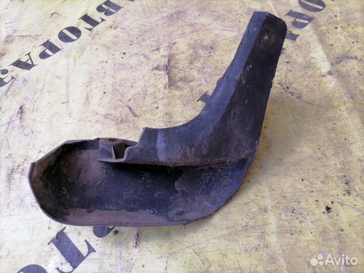 Брызговик задний левый Toyota Corolla 120