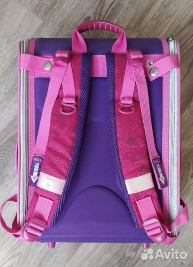 Школьные рюкзаки и зонт