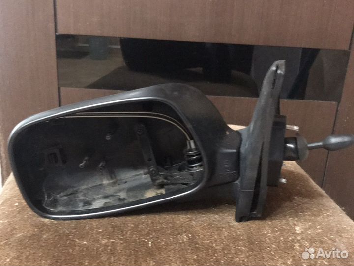 Корпус левого зеркала Тайота королла