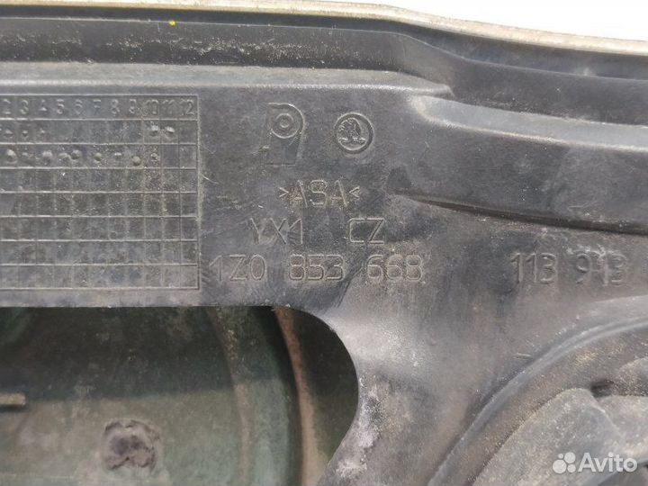 Б/У Решетка радиатора Европа. Дефект эмблемы