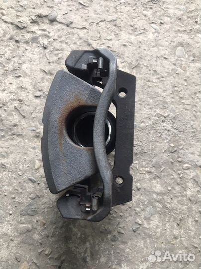 Суппорт тормозной передний Lexus IS250