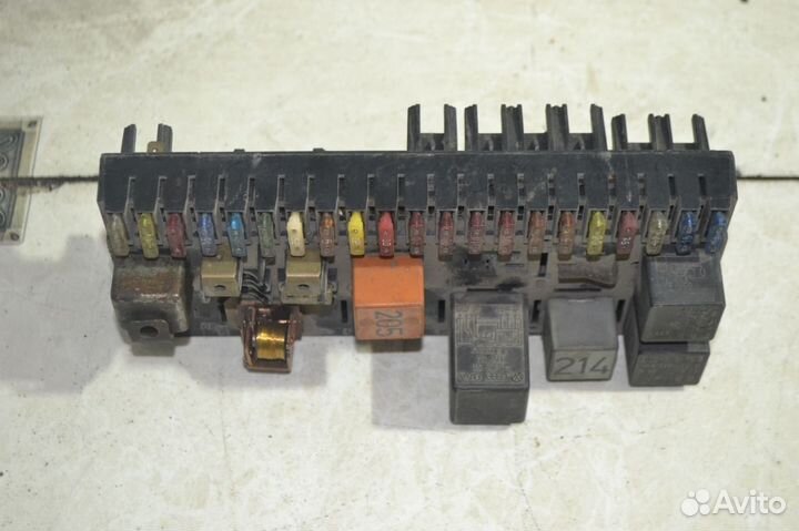 Блок предохранителей Audi 80