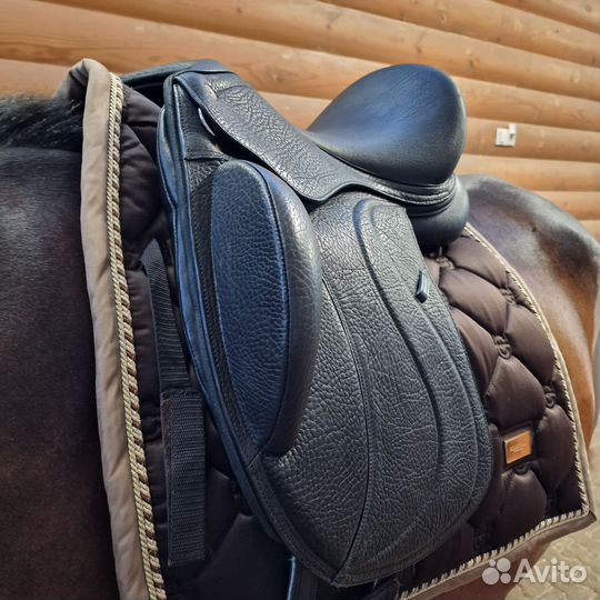 Седло выездковое для лошади новое