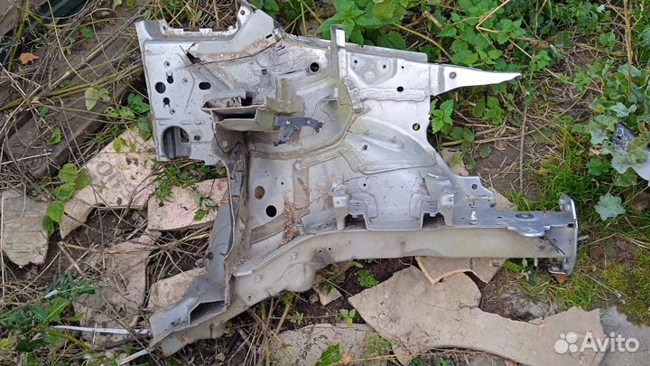 Лонжерон с брызговиком Фольксваген Кадди 3