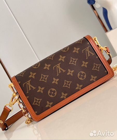 Сумка Louis Vuitton Dauphine East West