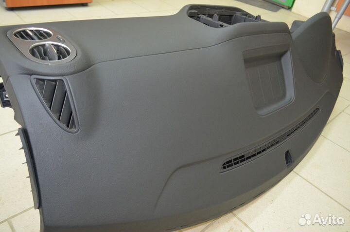 Торпедо панель приборов Фольцваген Тигуан 1