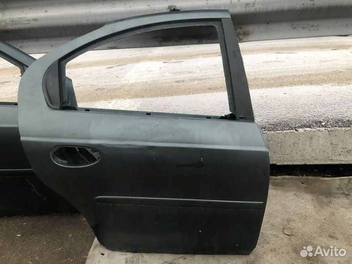 Дверь задняя правая Plymouth Neon