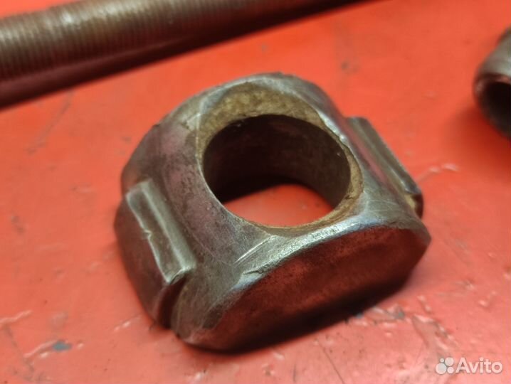 Болт торсиона Toyota 4Runner N130 1989-1995