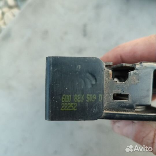 Замок капота VAG