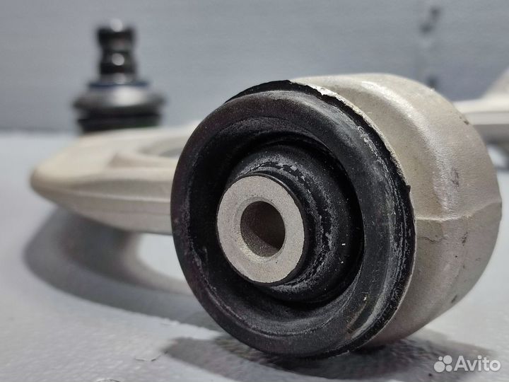 Рычаг поперечный верхний правый BMW