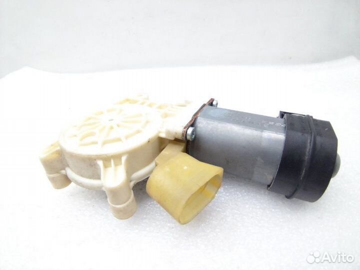 Моторчик стеклоподъемника передний правый Bmw