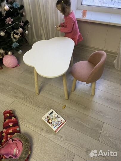 Детский стол и стульчик новые