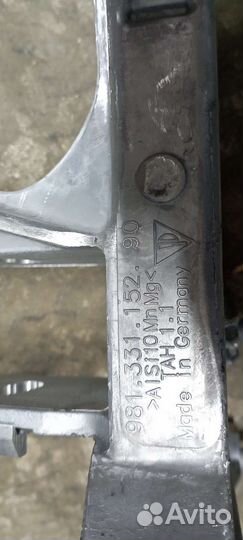 Кронштейн подрамника правый porsche cayman 718 GT4