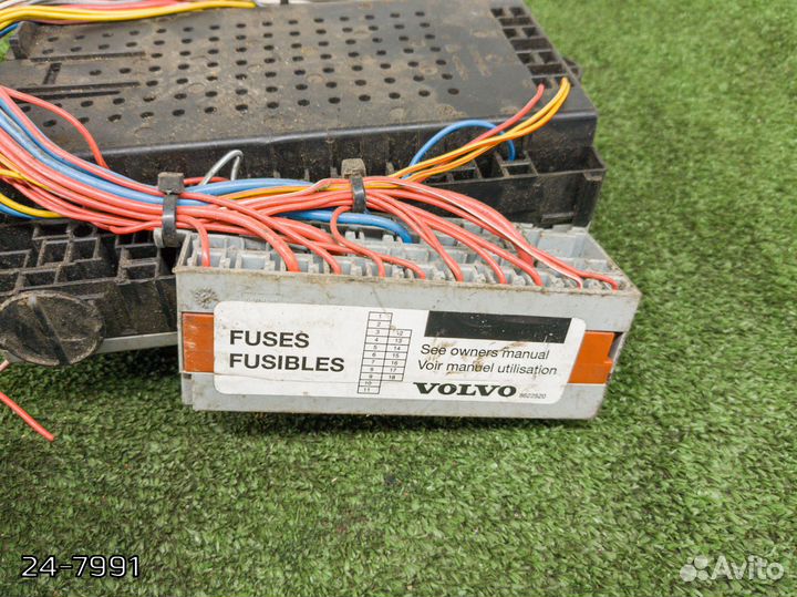 Блок предохранителей Volvo S60, V70, S80