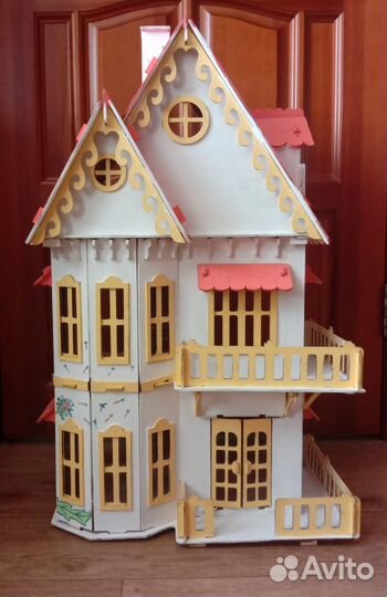 Кукольный домик с мебелью