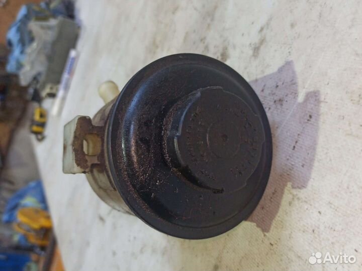 Бачок гур Nissan Cefiro A32 /Maxima