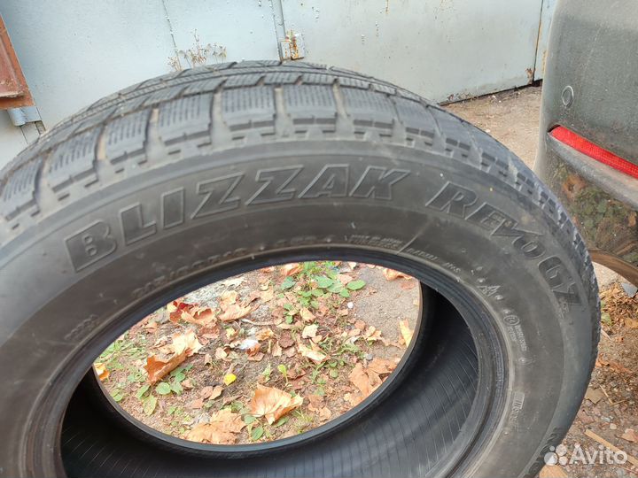 Bridgestone Blizzak Revo GZ 215/60 R16