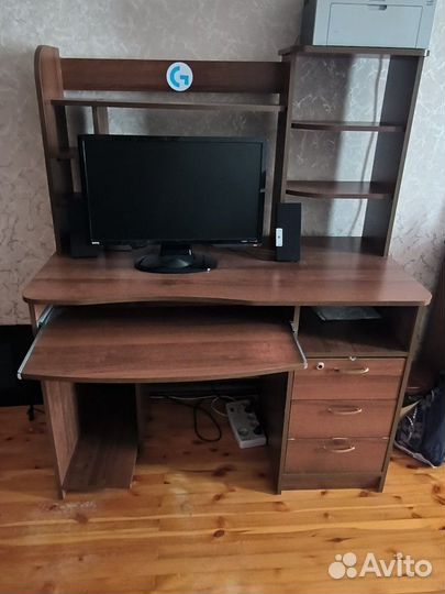 Компьютерный стол