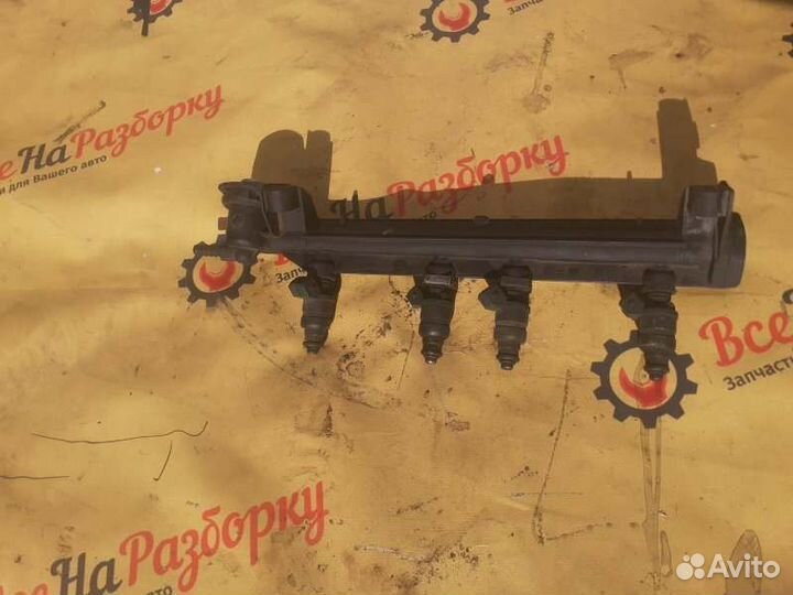 Рампа (топливная рейка) Skoda Octavia хэтчбек 1.6