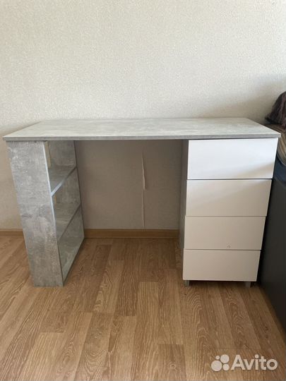Письменный стол
