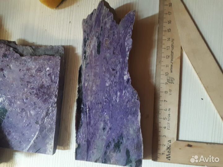 Камень чароит