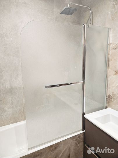 Стеклянная перегородка для ванной