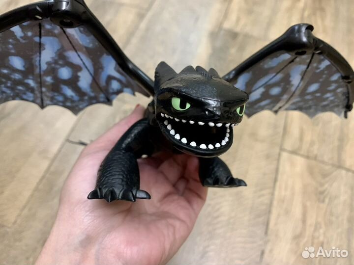 Как приручить дракона Ночная фурия Беззубик