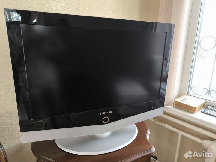 Телевизор Samsung 81диагональ