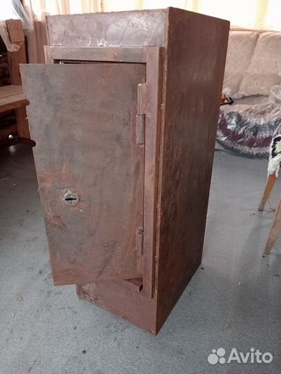 Продам сейф