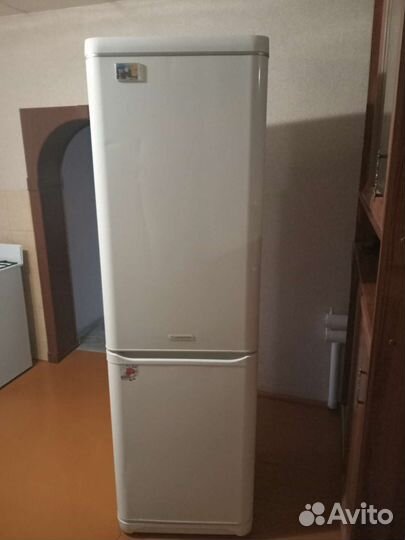 Холодильник ariston бу