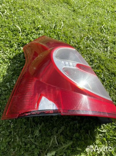 Фонарь заднего вида левый на renault sandero