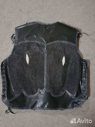 Жилет из кожи ската