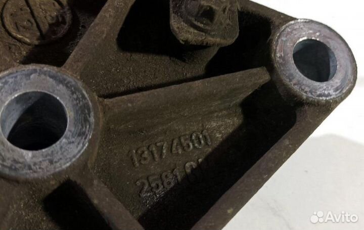 Кронштейн опоры двс задний Opel Zafira B 2005