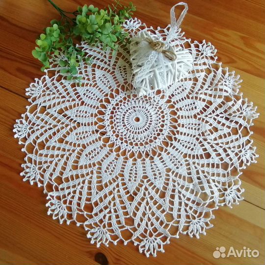 Салфетка ажурная, связанная крючком