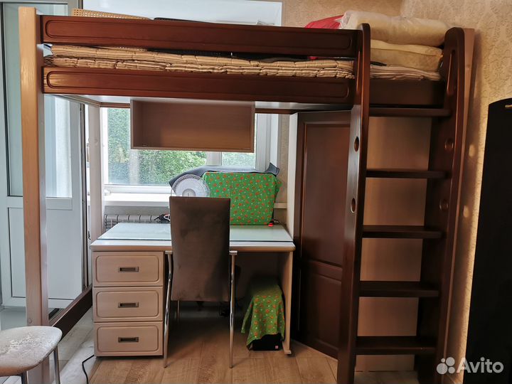 Двуярусная кровать письменный стол, шкаф